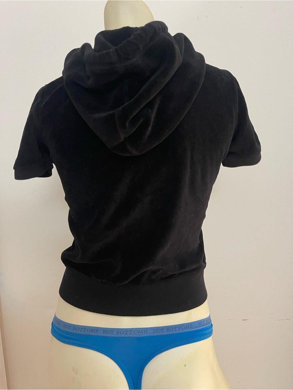 Y2K VINTAGE TRUE RELIGION SHORT SLEEVES BLACK VELVET HOODIE SIZE XS JUNIORS - Picture 4 of 14